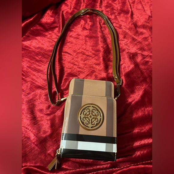 Stylish Tan and Brown Crossbody Bag - Picture 1 of 4